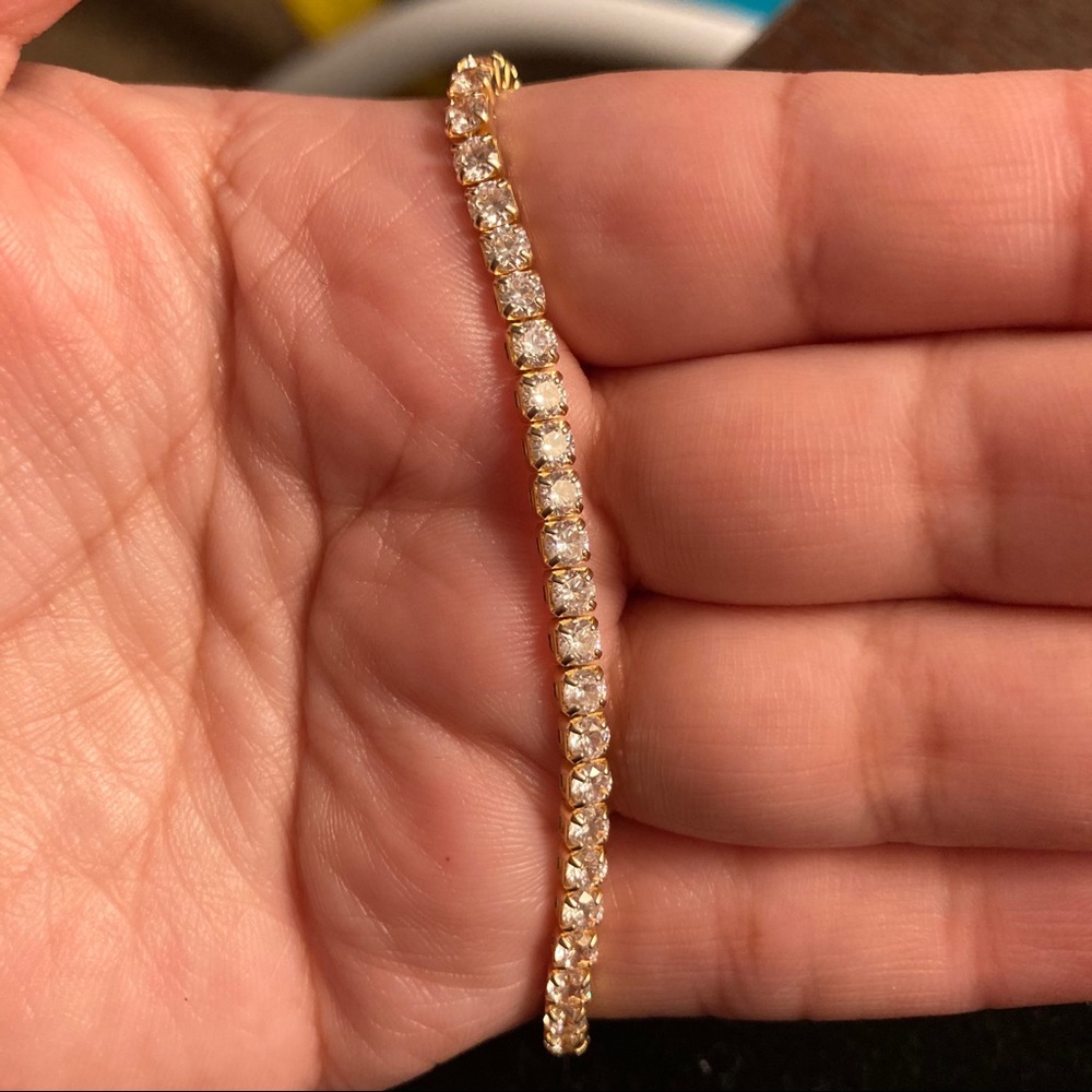 Bracelet in gold tone, mark 925. Missing one stone